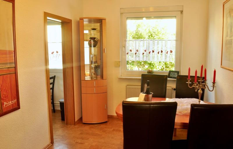 Ger&auml;umiger Essbereich