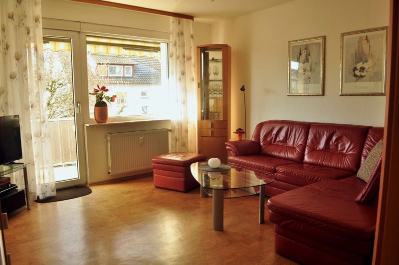 Wohnzimmer mit S&uuml;dwest-Balkon