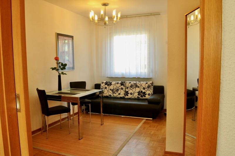 Esszimmer mit Schlafsofa