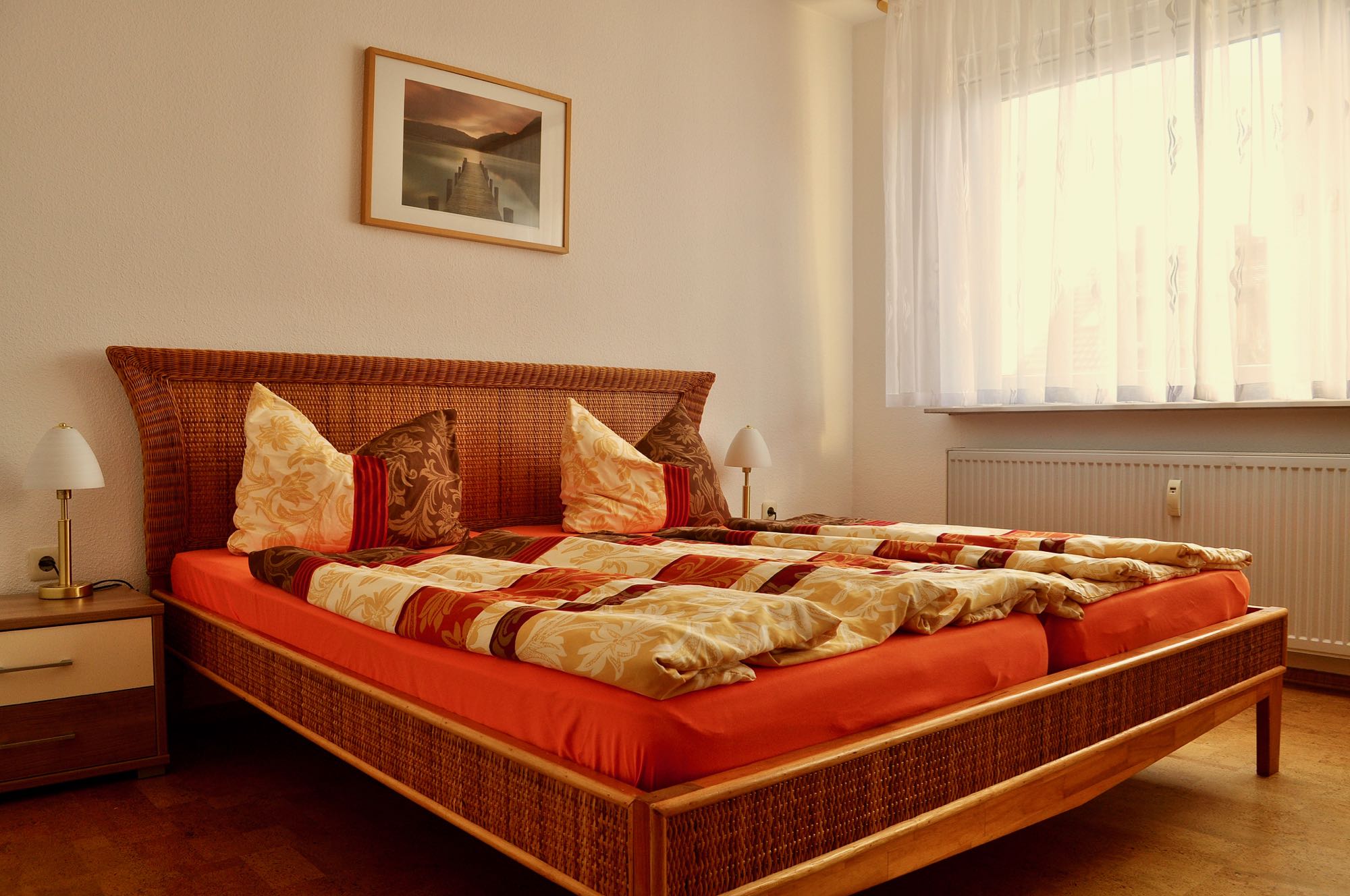 Schlafzimmer mit 180 cm Doppelbett